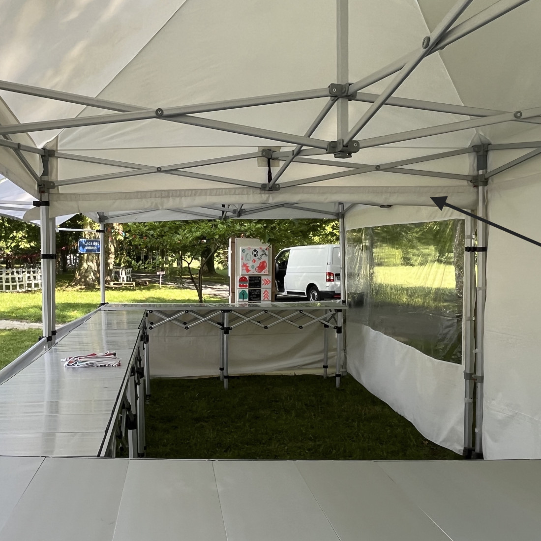 Permet une étanchéité entre deux barnums pliant, tentes, tonnelles