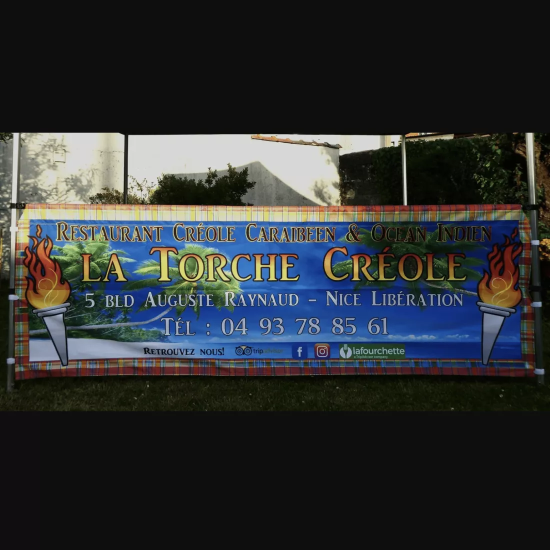 Demi bâche horizontale Demi coté paroi latérale pleine 100% étanche