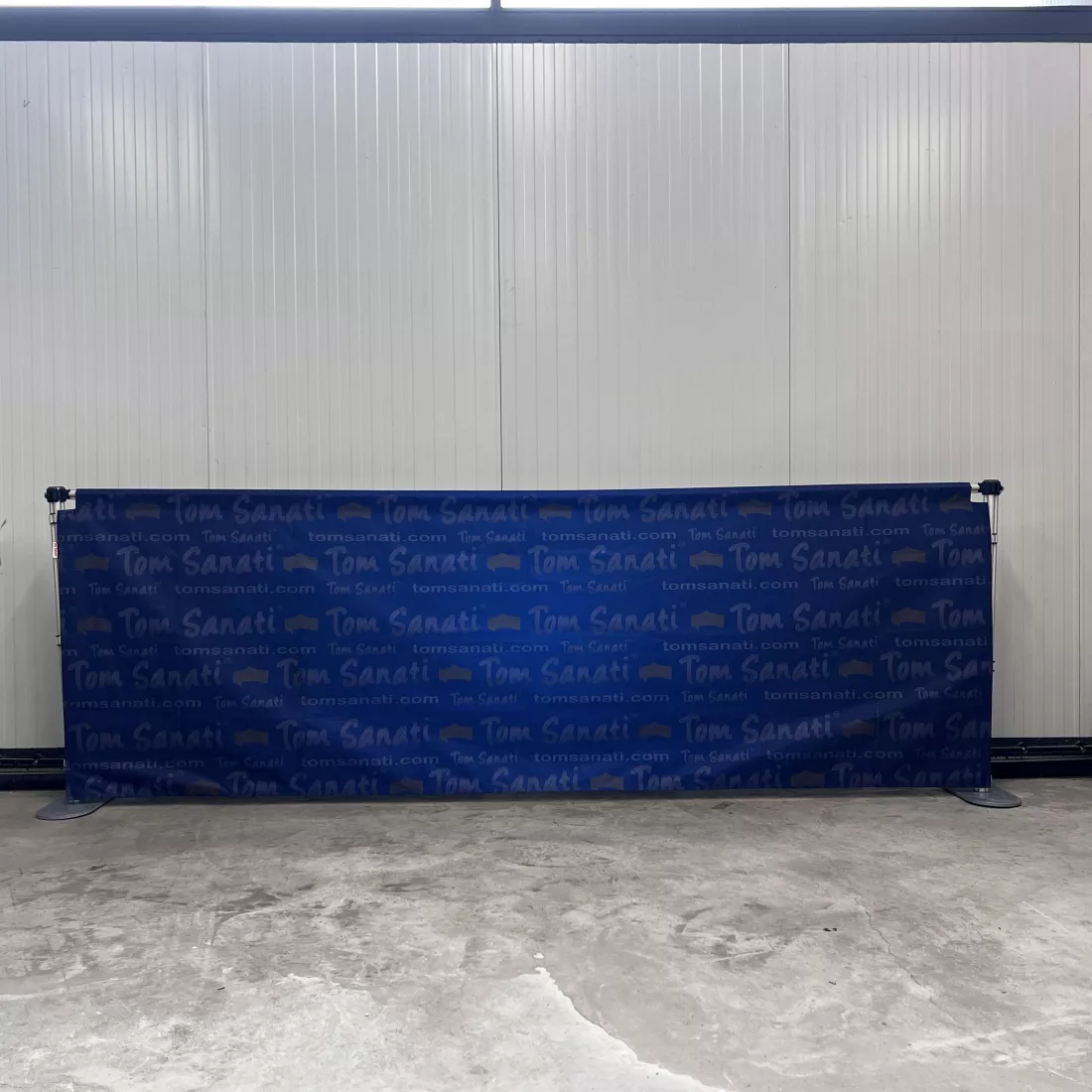 Barrière publicitaire amovible 380 g/m² personnalisable – Tom Sanati