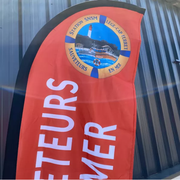 Drapeau oriflamme personnalisable pack drapeau plus fixation complet 2